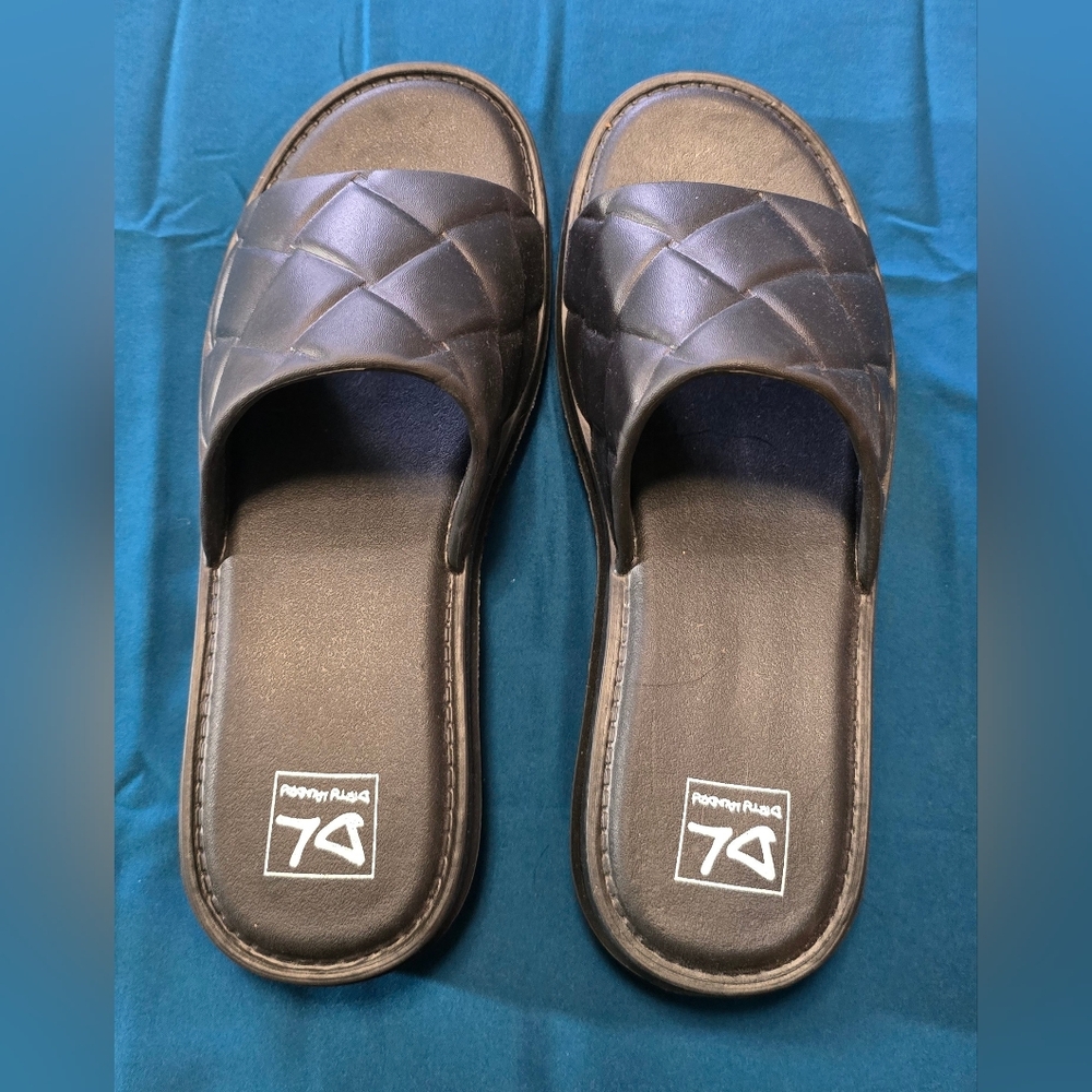 Dirty Laundry Black Quilted Sandals
